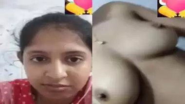 Innocent girl big boobs showing on video call