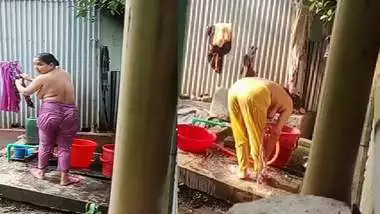 Neighbor Bengali aunty bathing outdoor caught on camera